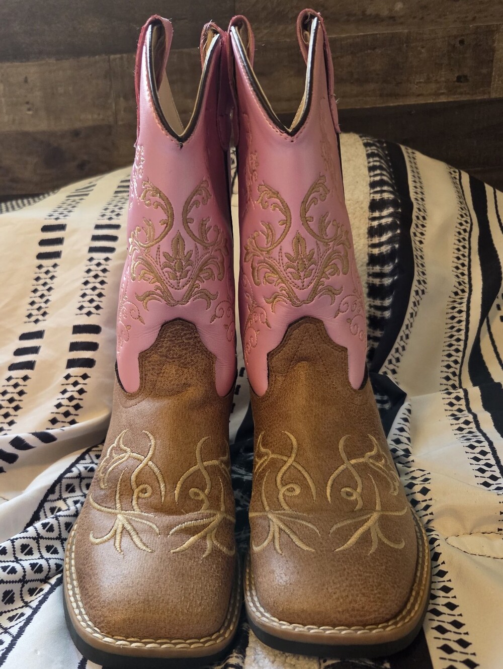 Girl's Old West size 3.0-D boots.